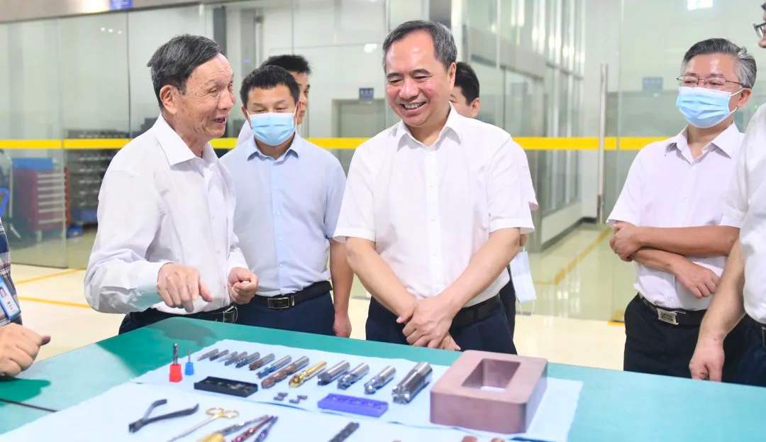 王成：推動(dòng)先進(jìn)有色金屬材料產(chǎn)業(yè)做大做強(qiáng)